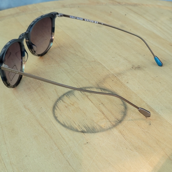 Cole Haan CH3001 036 Sunglasses - Picture 6 of 10